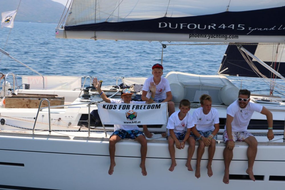 DUNYA COCUKLARI OZGURLUGE YELKEN ACTI